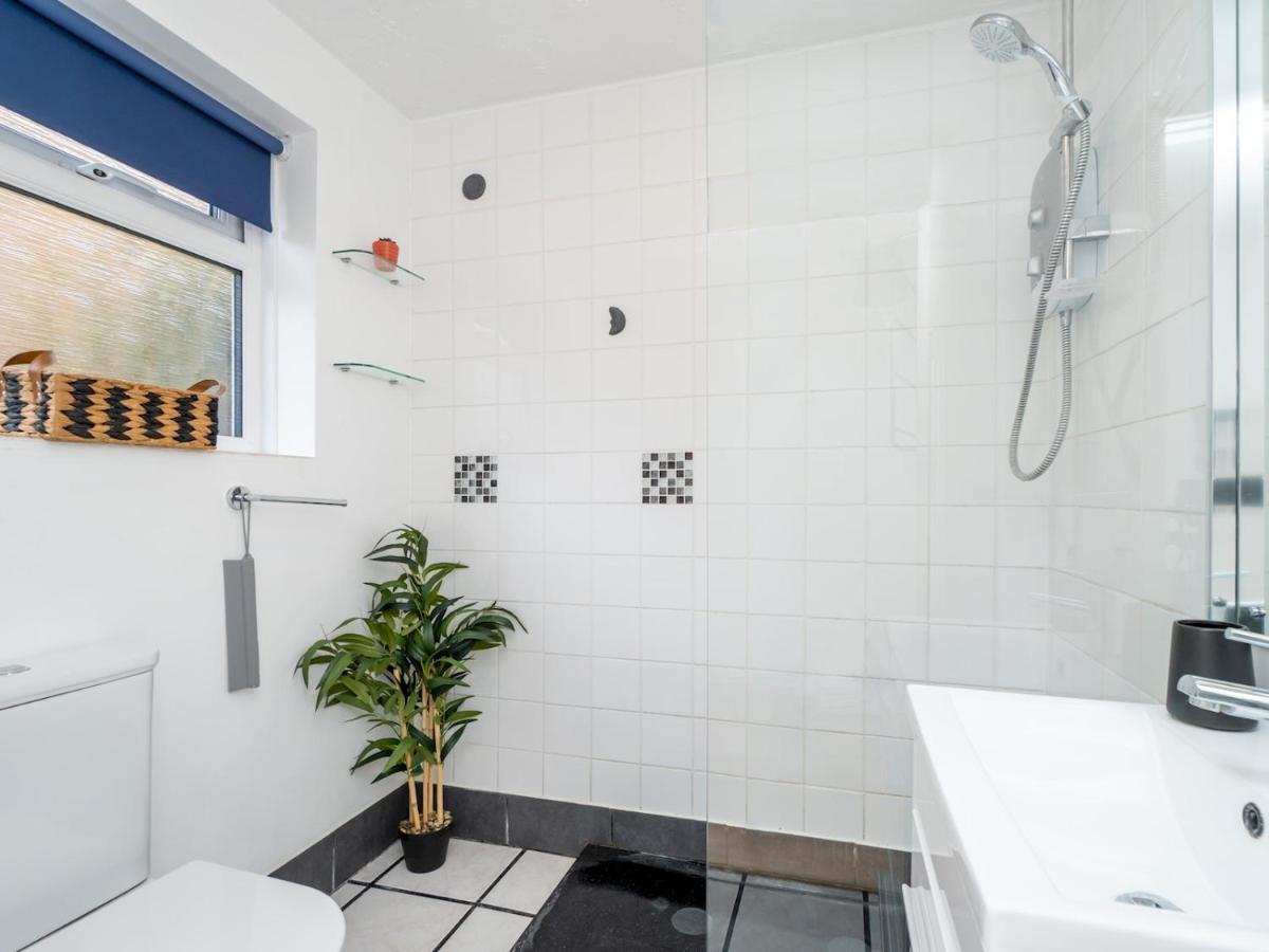 Pass The Keys One Bed Flat With Stunning Views And Free Parking Apartment Bath Exterior photo