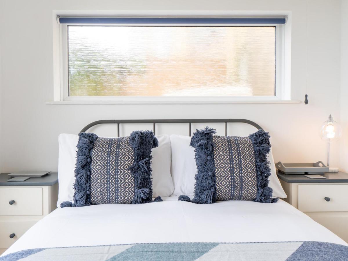 Pass The Keys One Bed Flat With Stunning Views And Free Parking Apartment Bath Exterior photo